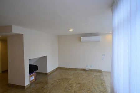 Apartamento à venda com 251m², 4 quartos e 2 vagasSala