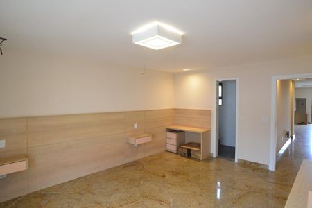 Apartamento à venda com 251m², 4 quartos e 2 vagasSuíte 2