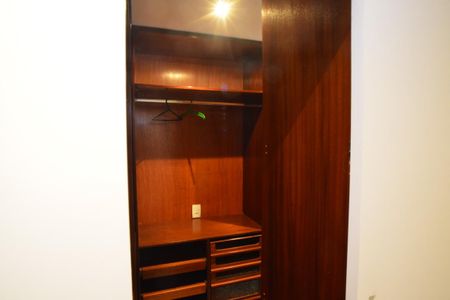 Apartamento à venda com 251m², 4 quartos e 2 vagasCloset da Suíte 1