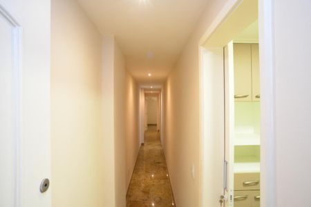 Apartamento à venda com 251m², 4 quartos e 2 vagasCorredor