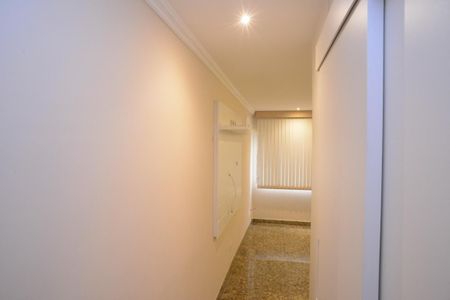 Apartamento à venda com 251m², 4 quartos e 2 vagasCorredor