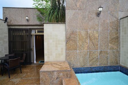 Apartamento à venda com 251m², 4 quartos e 2 vagasÁrea comum - Piscina