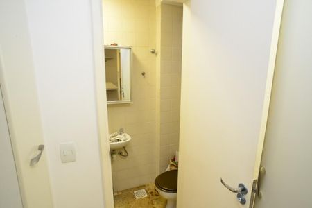 Apartamento à venda com 251m², 4 quartos e 2 vagasBanheiro de Serviço