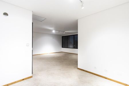 Casa para alugar com 355m², 4 quartos e 4 vagas Casa para alugar com 355m², 4 quartos e 4 vagasSala 2