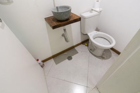 Casa para alugar com 355m², 4 quartos e 4 vagas Casa para alugar com 355m², 4 quartos e 4 vagasLavabo 2