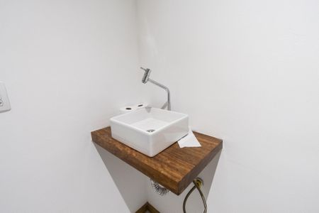 Casa para alugar com 355m², 4 quartos e 4 vagas Casa para alugar com 355m², 4 quartos e 4 vagasLavabo 1