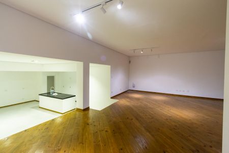 Casa para alugar com 355m², 4 quartos e 4 vagas Casa para alugar com 355m², 4 quartos e 4 vagasSala 1