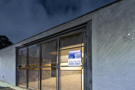 Casa para alugar com 355m², 4 quartos e 4 vagas Casa para alugar com 355m², 4 quartos e 4 vagasFachada