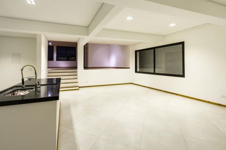 Casa para alugar com 355m², 4 quartos e 4 vagas Casa para alugar com 355m², 4 quartos e 4 vagasCozinha