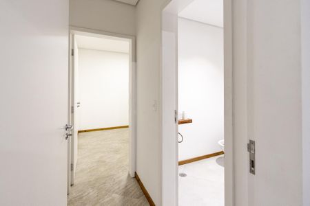 Casa para alugar com 355m², 4 quartos e 4 vagas Casa para alugar com 355m², 4 quartos e 4 vagasCorredor