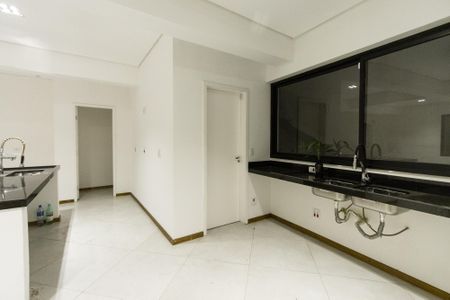 Casa para alugar com 355m², 4 quartos e 4 vagas Casa para alugar com 355m², 4 quartos e 4 vagasCozinha