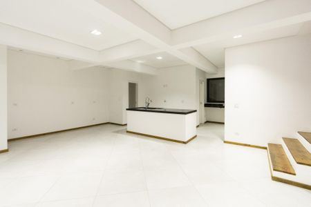 Casa para alugar com 355m², 4 quartos e 4 vagas Casa para alugar com 355m², 4 quartos e 4 vagasCozinha