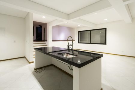 Casa para alugar com 355m², 4 quartos e 4 vagas Casa para alugar com 355m², 4 quartos e 4 vagasCozinha