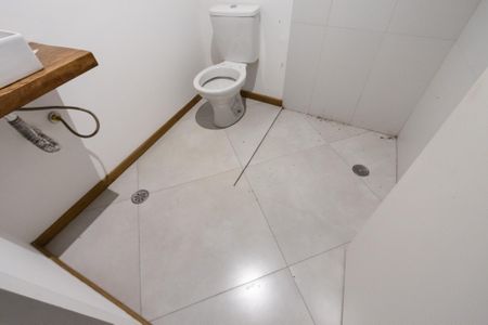 Casa para alugar com 355m², 4 quartos e 4 vagas Casa para alugar com 355m², 4 quartos e 4 vagasLavabo 1