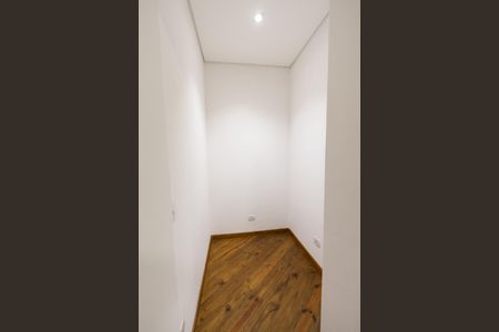 Casa para alugar com 355m², 4 quartos e 4 vagas Casa para alugar com 355m², 4 quartos e 4 vagasCloset da Suite 3