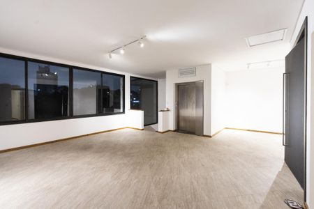 Casa para alugar com 355m², 4 quartos e 4 vagas Casa para alugar com 355m², 4 quartos e 4 vagasSala 2