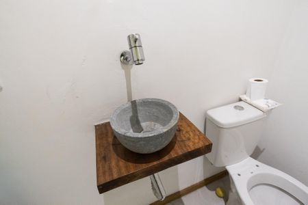 Casa para alugar com 355m², 4 quartos e 4 vagas Casa para alugar com 355m², 4 quartos e 4 vagasLavabo 2