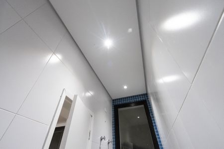 Casa para alugar com 355m², 4 quartos e 4 vagas Casa para alugar com 355m², 4 quartos e 4 vagasBanheiro da Suite 2