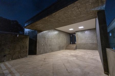 Casa para alugar com 355m², 4 quartos e 4 vagas Casa para alugar com 355m², 4 quartos e 4 vagasGaragem