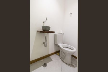 Casa para alugar com 355m², 4 quartos e 4 vagas Casa para alugar com 355m², 4 quartos e 4 vagasLavabo 2