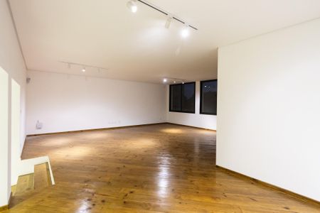 Casa para alugar com 355m², 4 quartos e 4 vagas Casa para alugar com 355m², 4 quartos e 4 vagasSala 1