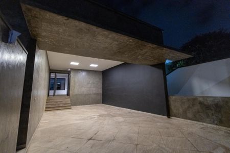 Casa para alugar com 355m², 4 quartos e 4 vagas Casa para alugar com 355m², 4 quartos e 4 vagasGaragem