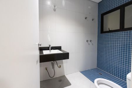 Casa para alugar com 355m², 4 quartos e 4 vagas Casa para alugar com 355m², 4 quartos e 4 vagasBanheiro da Suite 3