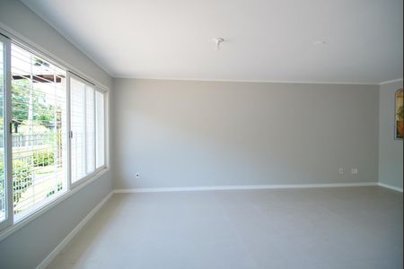 Sala 1 de casa à venda com 5 quartos, 400m² em Chácara das Pedras, Porto Alegre