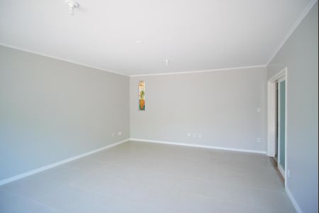 Sala 1 de casa à venda com 5 quartos, 400m² em Chácara das Pedras, Porto Alegre