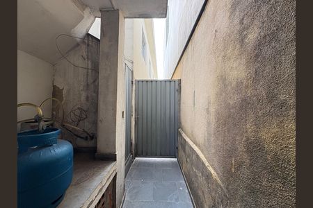 Casa à venda com 264m², 5 quartos e sem vagaQuintal entre as casas 