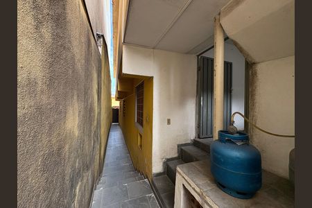 Casa à venda com 264m², 5 quartos e sem vagaQuintal entre as casas 