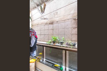 Apartamento à venda com 70m², 2 quartos e 2 vagasSacada do Quarto 2