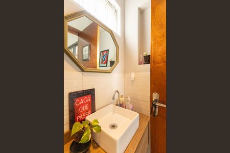 Casa à venda com 142m², 3 quartos e 2 vagasBanheiro de serviço