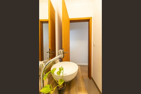 Casa à venda com 142m², 3 quartos e 2 vagasLavabo