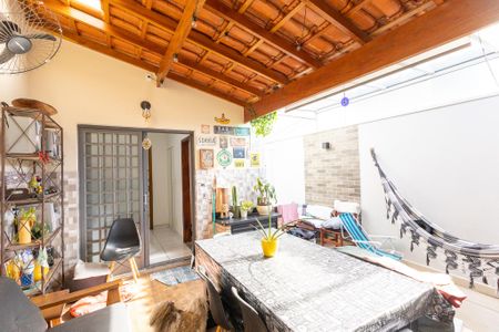 Casa à venda com 142m², 3 quartos e 2 vagasQuintal - Churrasqueira