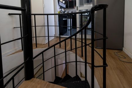 Apartamento para alugar com 84m², 2 quartos e 1 vagaEscada de acesso