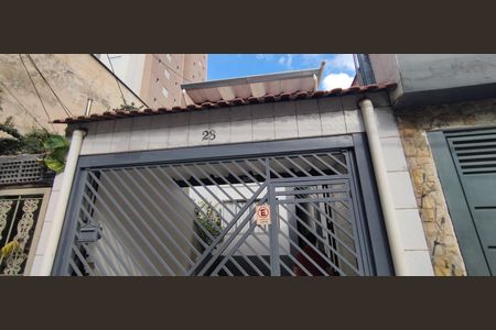 Casa à venda com 150m², 2 quartos e 1 vaga Casa à venda com 150m², 2 quartos e 1 vagaFachada