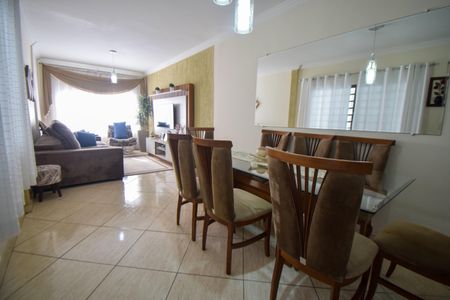 Casa à venda com 150m², 2 quartos e 1 vaga Casa à venda com 150m², 2 quartos e 1 vagaSala