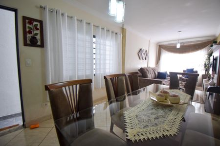 Casa à venda com 150m², 2 quartos e 1 vaga Casa à venda com 150m², 2 quartos e 1 vagaSala