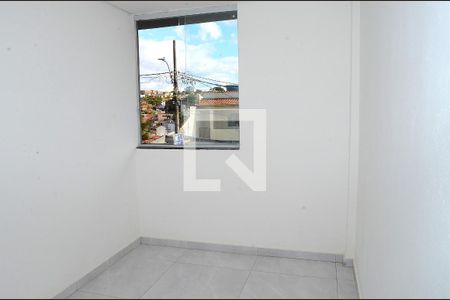 Quarto 2 de apartamento para alugar com 2 quartos, 45m² em Ouro Minas, Belo Horizonte