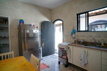 Casa à venda com 250m², 4 quartos e 4 vagas Casa à venda com 250m², 4 quartos e 4 vagasCozinha