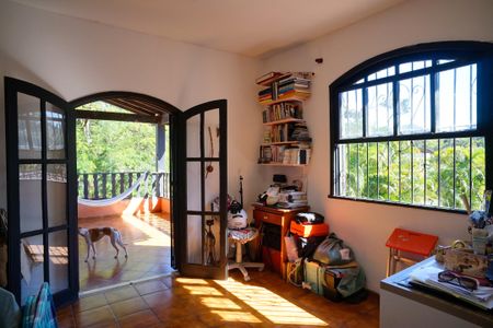 Casa à venda com 250m², 4 quartos e 4 vagas Casa à venda com 250m², 4 quartos e 4 vagasQuarto