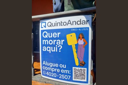 Casa à venda com 250m², 4 quartos e 4 vagas Casa à venda com 250m², 4 quartos e 4 vagasPlaca