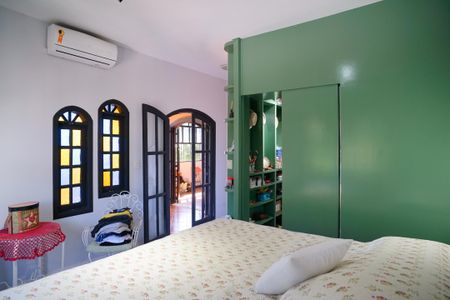 Casa à venda com 250m², 4 quartos e 4 vagas Casa à venda com 250m², 4 quartos e 4 vagasSuíte 1