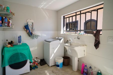 Casa à venda com 250m², 4 quartos e 4 vagas Casa à venda com 250m², 4 quartos e 4 vagasÁrea de Serviço