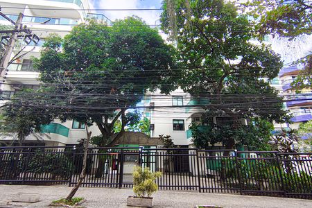 Apartamento à venda com 198m², 5 quartos e 2 vagas Apartamento à venda com 198m², 5 quartos e 2 vagasFachada