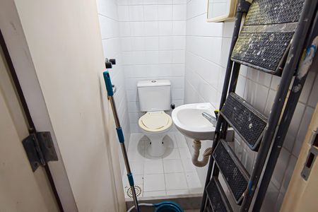 Apartamento à venda com 198m², 5 quartos e 2 vagas Apartamento à venda com 198m², 5 quartos e 2 vagasBanheiro de Serviço