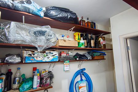 Apartamento à venda com 198m², 5 quartos e 2 vagas Apartamento à venda com 198m², 5 quartos e 2 vagasQuarto de Serviço