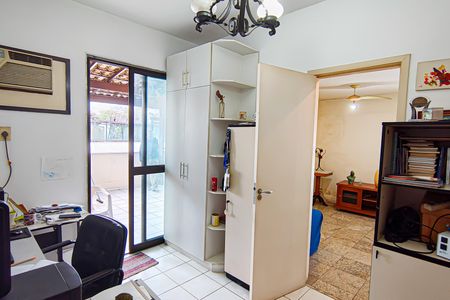 Apartamento à venda com 198m², 5 quartos e 2 vagas Apartamento à venda com 198m², 5 quartos e 2 vagasSuíte 2