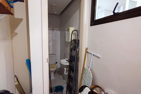 Apartamento à venda com 198m², 5 quartos e 2 vagas Apartamento à venda com 198m², 5 quartos e 2 vagasQuarto de Serviço